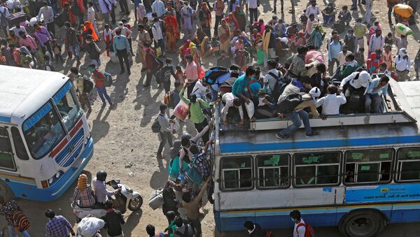 Migrant workers travel on crowded buses as they return to their villages, during a 21-day nationwide lockdown to limit the spreading of coronavirus disease (COVID-19), in Ghaziabad, on the outskirts of New Delhi, India, March 29, 2020.  - Sputnik International