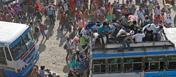 Migrant workers travel on crowded buses as they return to their villages, during a 21-day nationwide lockdown to limit the spreading of coronavirus disease (COVID-19), in Ghaziabad, on the outskirts of New Delhi, India, March 29, 2020.  - Sputnik International
