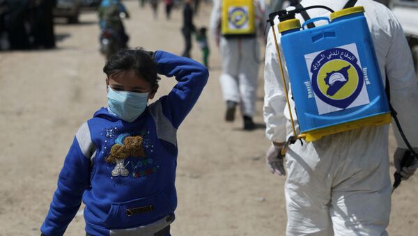 Syrian girl wears a face mask as members of the Syrian Civil defence sanitize the Bab Al-Nour - Sputnik International