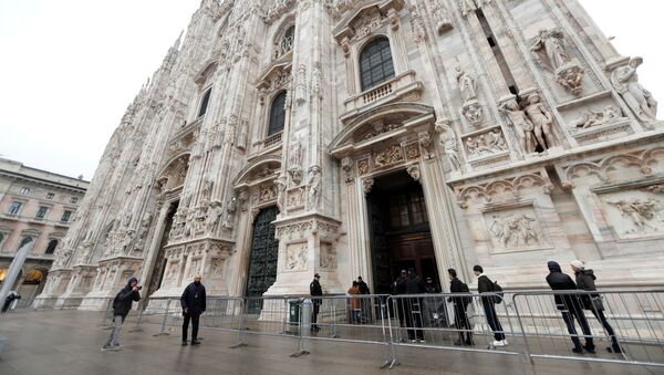 Checks are made on people entering Milan's Duomo cathedral as it reopens to the public for the first time since the coronavirus outbreak in northern Italy, in Milan, Italy, March 2, 2020. - Sputnik International