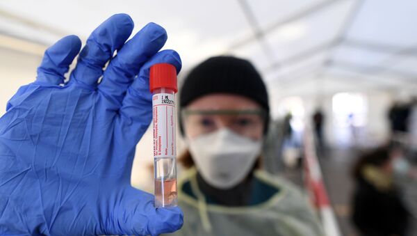  A medical employee presents a smear taken at a special corona test center for public service employees such as police officers, nurses and firefighters during a media presentation as the spread of the coronavirus disease (COVID-19) continues, in Munich, Germany, March 23, 2020 - Sputnik International
