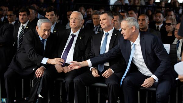 Head of Israel's Blue and White Party Benny Gantz and Israeli Prime Minister Benjamin Netanyahu shake hands as they attend a memorial ceremony for the late prime minister Yitzhak Rabin at Mount Herzl military cemetery in Jerusalem as Israel marks the 24th anniversary of Rabin's killing by an ultra-nationalist Jewish assassin, November 10, 2019 - Sputnik International
