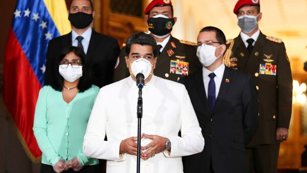 Venezuela's President Nicolas Maduro wearing a protective face mask makes a statement at Miraflores Palace in Caracas, Venezuela March 30, 2020 - Sputnik International