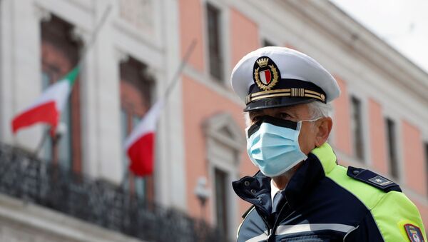 A police officer wears a protective mask, during the coronavirus disease (COVID-19) outbreak, in Bari, Italy, March 31, 2020 - Sputnik International