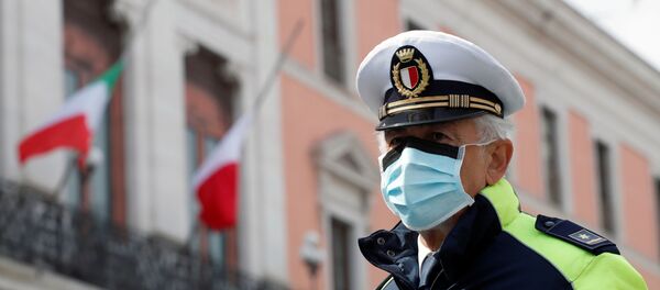 A police officer wears a protective mask, during the coronavirus disease (COVID-19) outbreak, in Bari, Italy, March 31, 2020 - Sputnik International
