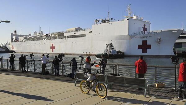 In this March 27, 2020, file photo, a cyclist rides by the US Naval Ship Mercy enters the Port of Los Angeles. - Sputnik International