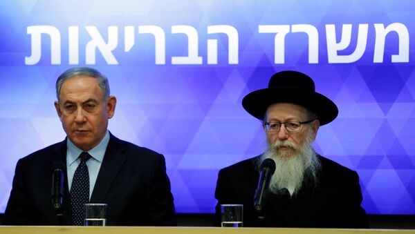 Israeli Prime Minister Benjamin Netanyahu gives a statement together with Health Minister Yaakov Litzman, at the Health Ministry in Jerusalem March 4, 2020 - Sputnik International