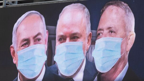 Israeli Prime Minister Benjamin Netanyahu, left, Israeli Former Defense Minister and leader of the Yisrael Beiteinu (Israel Our Home) right-wing party Avigdor Lieberman, center, and Blue and White party leader Benny Gantz, are shown on a billboard wearing masks in the Israeli city of Ramat Gan, near Tel Aviv, Sunday, March 29, 2020. - Sputnik International