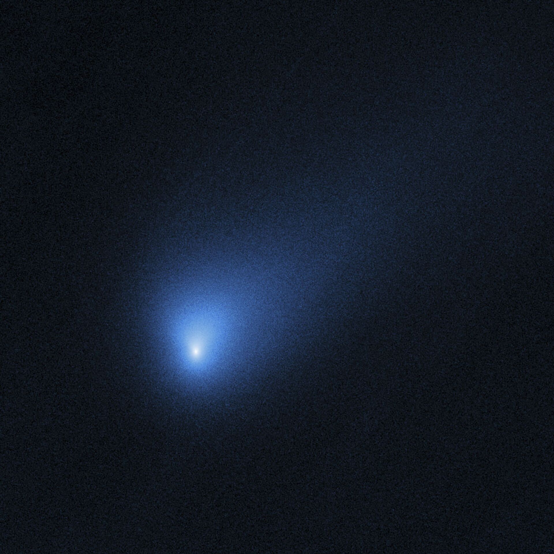 This Oct. 12, 2019 photo made available by NASA shows the comet 2I/Borisov, seen by the Hubble Space Telescope. It’s the second known interstellar visitor to swoop through our backyard. An amateur astronomer from Crimea, Gennady Borisov, discovered the comet in August, two years after the first alien guest, a cigar-shaped rock, popped up - Sputnik International, 1920, 07.09.2021
