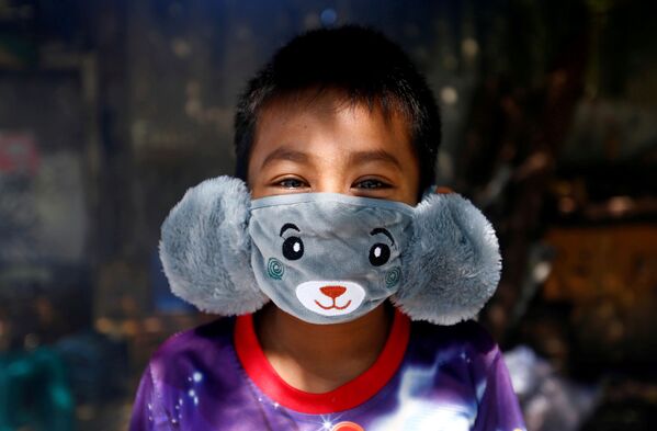 Panji, 8, wears an animal-shaped face mask amid the spread of coronavirus disease (COVID-19) in Jakarta, Indonesia, April 2, 2020 - Sputnik International