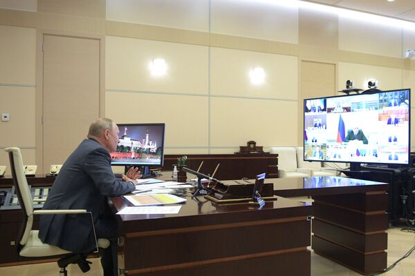 Russian President Vladimir Putin holds a video conference with members of the Russian government - Sputnik International