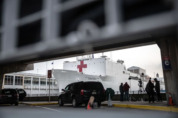 US Naval Hospital Ship Comfort is pictured upon the arrival in New York City Harbor amid the outbreak of the coronavirus disease in New York, the United States - Sputnik International