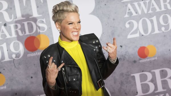 Singer Pink poses for photographers upon arrival at the Brit Awards in London, 20 February 2019 - Sputnik International