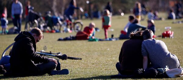 People relax in Gleisdreieck Park, during the coronavirus disease (COVID-19) outbreak, in Berlin, Germany, April 4, 2020 People relax in Gleisdreieck Park, during the coronavirus disease (COVID-19) outbreak, in Berlin, Germany, April 4, 2020 - Sputnik International