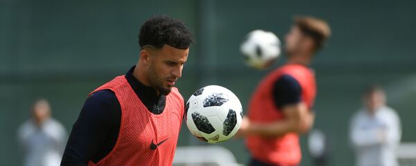 England's Kyle Walker plays with a ball  - Sputnik International