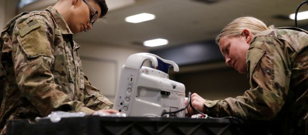 Monitors and ventilators at a military field hospital inside Century Link Field Event Centre in Seattle - Sputnik International