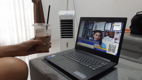 Indonesian Journo Tells How Lack of Live Communication Amid COVID-19 Outbreak Affects His Reports Indonesian Journo Tells How Lack of Live Communication Amid COVID-19 Outbreak Affects His Reports - Sputnik International