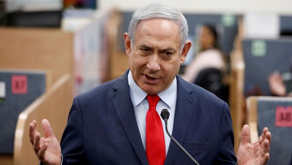 sraeli Prime Minister Benjamin Netanyahu gestures as he delivers a statement during his visit at the Health Ministry national hotline, in Kiryat Malachi, Israel March 1, 2020. - Sputnik International