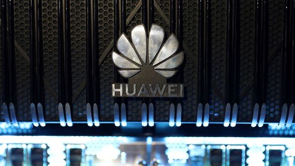 A logo is pictured on a Huawei NetEngine 8000 Intelligent Metro Router during a 5G event in London, on February 20, 2020 - Sputnik International
