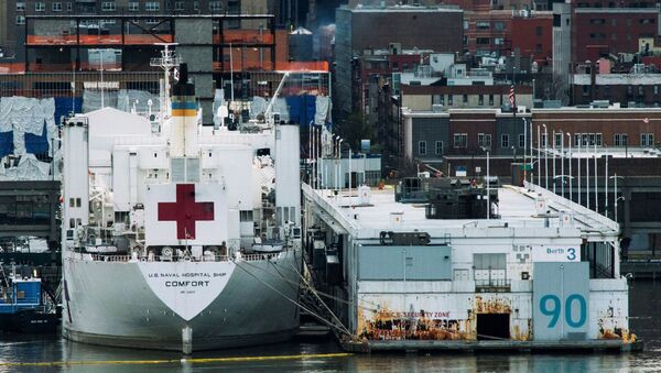 The USNS hospital ship Comfort is seen docked at Pier 90 on Manhattan's West Side as the outbreak of the coronavirus disease (COVID-19) continues in New York City, 7 April 2020 - Sputnik International