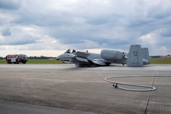 Photos: US A-10C Thunderbolt Takes ‘Tummy Slide’ After Landing Gear Failure Photos: US A-10C Thunderbolt Takes ‘Tummy Slide’ After Landing Gear Failure - Sputnik International