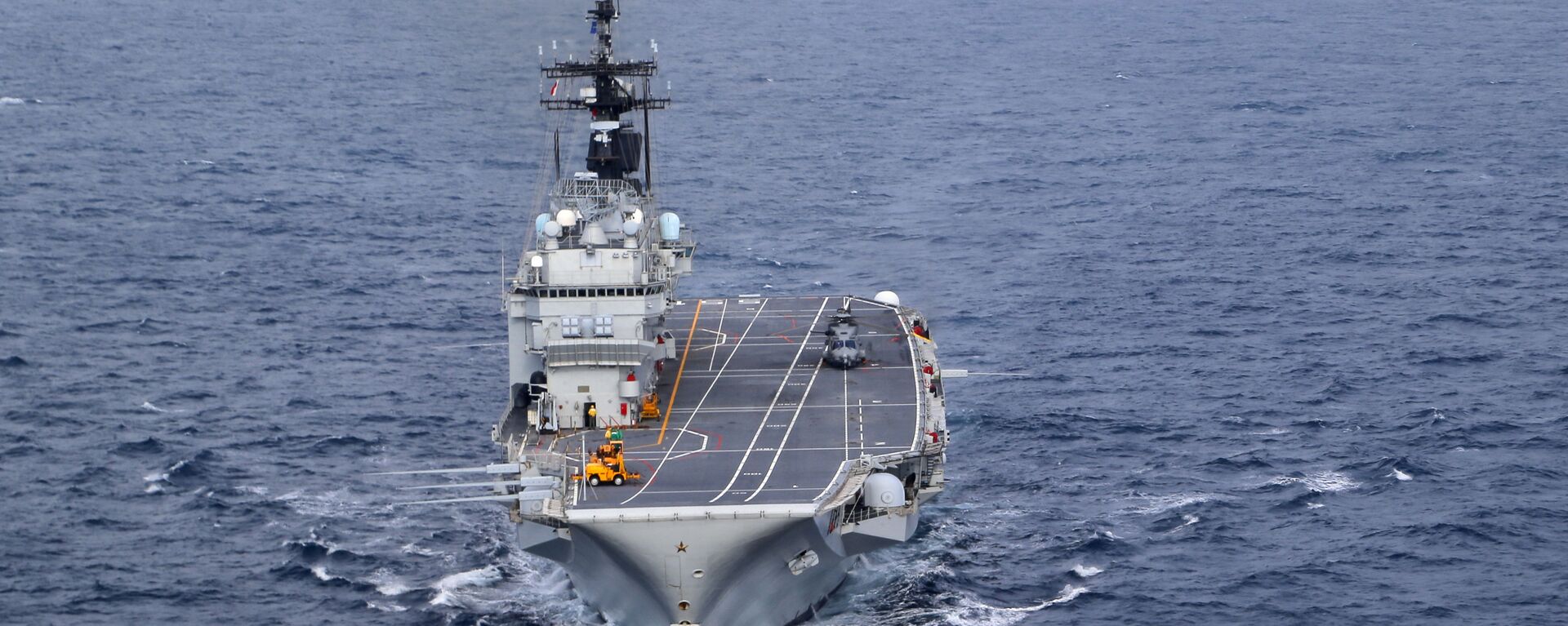 In this Friday, Nov. 25, 2016 photo, the Italian Navy Giuseppe Garibaldi light aircraft carrier, seen from a helicopter, sails on the Mediterranean Sea, off the coast of Sicily, part of the European Union's naval force Operation Sophia. Operation Sophia was launched to disrupt human smuggling operations in the Central Mediterranean. - Sputnik International, 1920, 29.09.2022