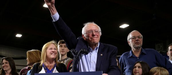 Democratic U.S. presidential candidate Senator Bernie Sanders is accompanied by his relatives, including his wife Jane, as he addresses supporters at his Super Tuesday night rally in Essex Junction, Vermont, U.S., March 3, 2020 - Sputnik International