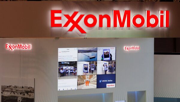 Logos of ExxonMobil are seen in its booth at Gastech, the world's biggest expo for the gas industry, in Chiba, Japan, 4 April 2017 - Sputnik International