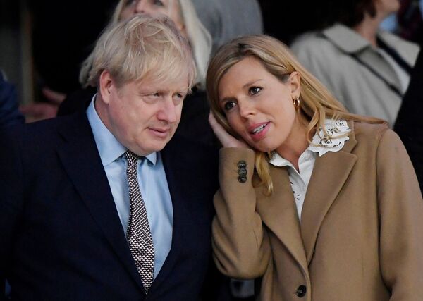 Melania Trump Calls Boris Johnson's Girlfriend, Conveys Wishes for 'Speedy Recovery' from COVID-19 - Sputnik International