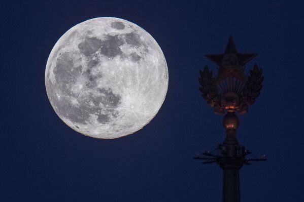 Supermoon in Moscow on 7 April 2020 - Sputnik International