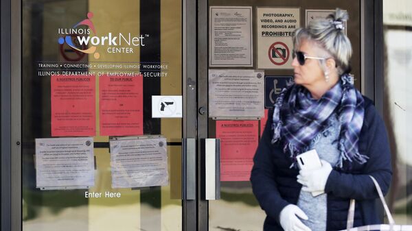 A woman looks to get information about job application in front of IDES (Illinois Department of Employment Security) WorkNet center in Arlington Heights, Ill., Thursday, 9 April 2020. Another 6.6 million people filed for unemployment benefits last week, according to the US Department of Labour, as American workers continue to suffer from devastating job losses, furloughs and reduced hours during the coronavirus pandemic.  - Sputnik International