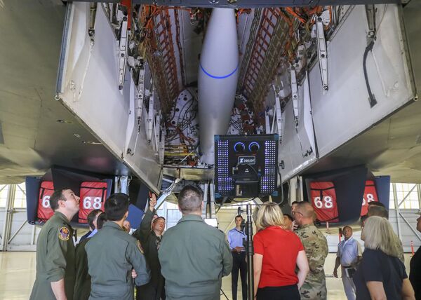 Video: US Air Force’s B-1B Bombers Make 24-Hour Flight for Live-Fire Drills Near Russian Border Video: US Air Force’s B-1B Bombers Make 24-Hour Flight for Live-Fire Drills Near Russian Border - Sputnik International