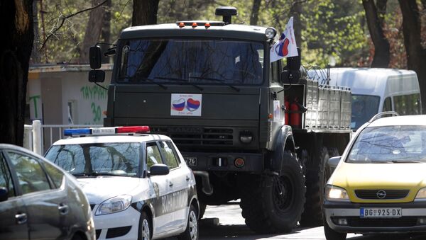 A truck carrying Russian military specialists to the Zemun Medical Centre in Belgrade - Sputnik International