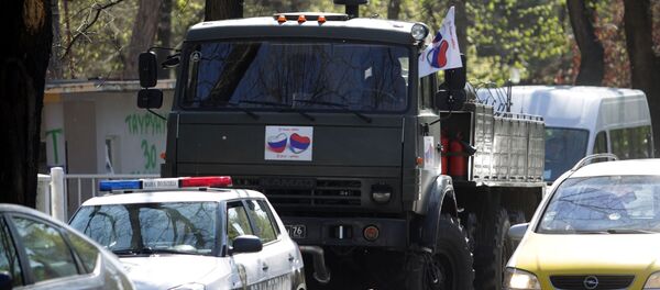 A truck carrying Russian military specialists to the Zemun Medical Centre in Belgrade - Sputnik International