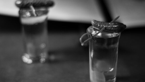 A shot of vodka with a pickle - Sputnik International