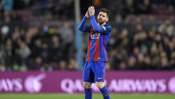 Barcelona's Argentinian forward Lionel Messi applauds as he leaves the pitch during the Spanish league football match FC Barcelona vs Real Sporting de Gijon at the Camp Nou stadium in Barcelona on March 1, 2017 - Sputnik International