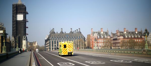An ambulance is seen on Westminster bridge as the spread of the coronavirus disease (COVID-19) continues, in London, Britain April 9, 2020 - Sputnik International