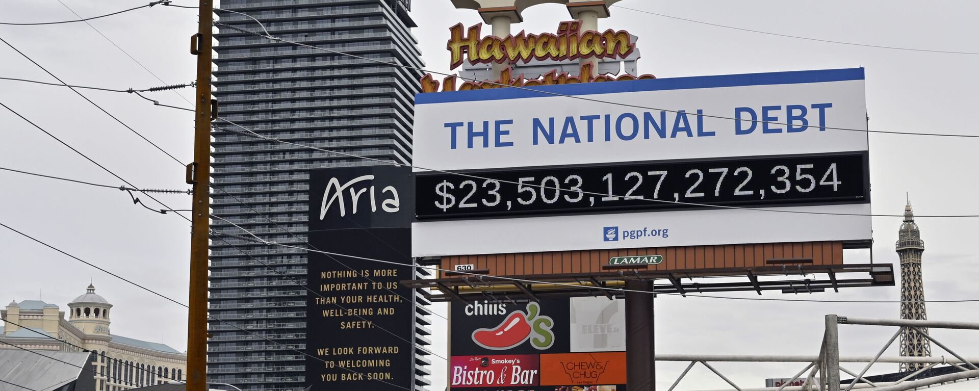 A billboard displaying the U.S. national debt is displayed along the Las Vegas Strip, Wednesday, March 18, 2020 - Sputnik International, 1920, 25.08.2023