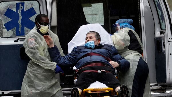 A patient is transported at the emergency entrance outside Mount Sinai Hospital in Manhattan during the outbreak of the coronavirus disease (COVID-19) in New York City, New York, US, April 13, 2020 - Sputnik International