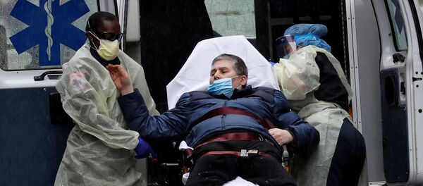 A patient is transported at the emergency entrance outside Mount Sinai Hospital in Manhattan during the outbreak of the coronavirus disease (COVID-19) in New York City, New York, US, April 13, 2020 - Sputnik International