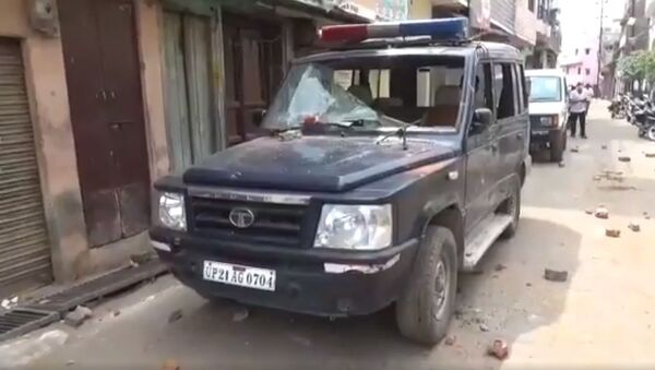 These visuals are from UP’s Moradabad where team of medical staff and cops who had gone to a locality under the Nawab Pura police station to take a  Covid_19 suspect to hospital were attacked and stones pelted on them - Sputnik International