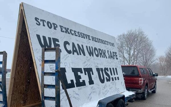 Michigan citizens protest stay-at-home order on 15 April 2020 - Sputnik International
