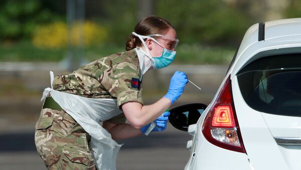 Military personnel are seen testing people at a coronavirus test centre in the car park of Chessington World of Adventures as the spread of the coronavirus disease (COVID-19) continues, Chessington, Britain, April 15, 2020 - Sputnik International