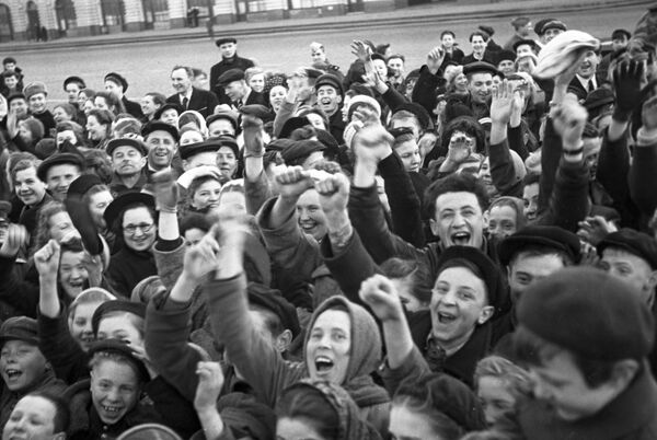 'The Russians Are Coming': How East Germans Met Soviet Soldiers in 1945 - Sputnik International