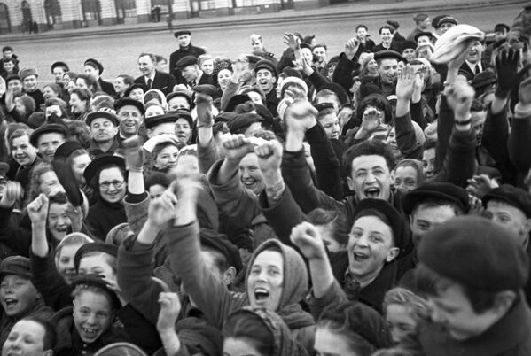 People celebrate victory of the Soviet Union over Nazi Germany in the Great Patriotic War (1941-1945) - Sputnik International