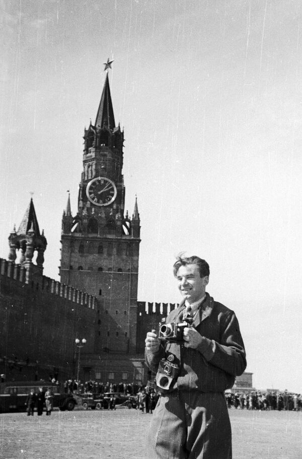 Photo correspondent Alexander Krasavin on Red Square 9 May 1945 - Sputnik International