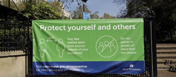 A coronavirus guidelines banner is displayed by an entrance to Victoria Embankment Gardens in London, during the lockdown to try and stop the spread of coronavirus, Wednesday, 15 April 2020.  - Sputnik International