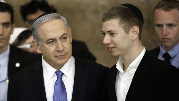 Israeli Prime Minister Benjamin Netanyahu (L) and his son Yair visit, on March 18, 2015, the Wailing Wall in Jerusalem following his party Likud's victory in Israel's general election - Sputnik International