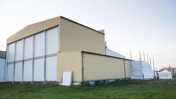 A cold store building serving as a temporary morgue is pictured on 9 April 2020 in Mulhouse, eastern France, on the twenty-fourth day of a strict lockdown in the country to stop the spread of COVID-19. - Sputnik International