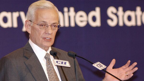 US Treasury Secretary Paul O'Neill gestures as he addresses a CII luncheon in New Delhi, 22 November 2002. - Sputnik International